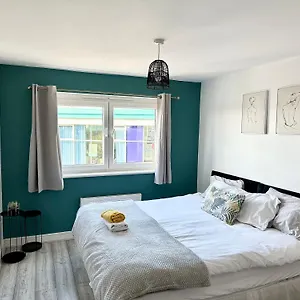 Cosy 2 Bed 5 Min Walk From London Tube Station Apartment